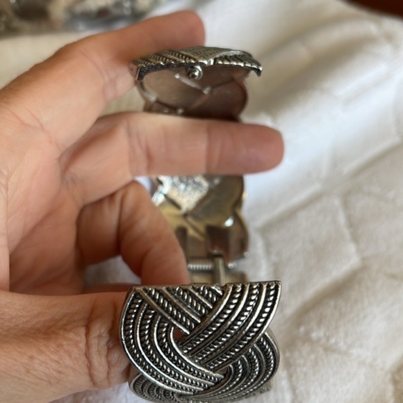 Vintage women's braided bohemian stainless steel silver toned bracelet - Picture 6 of 7